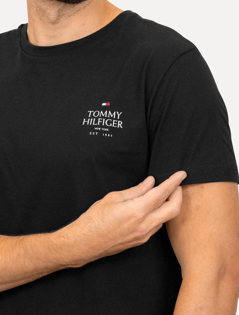 Kit Camisetas Tommy Hilfiger | Masculina Core/Stack Logo Azul Marinho/Preta
