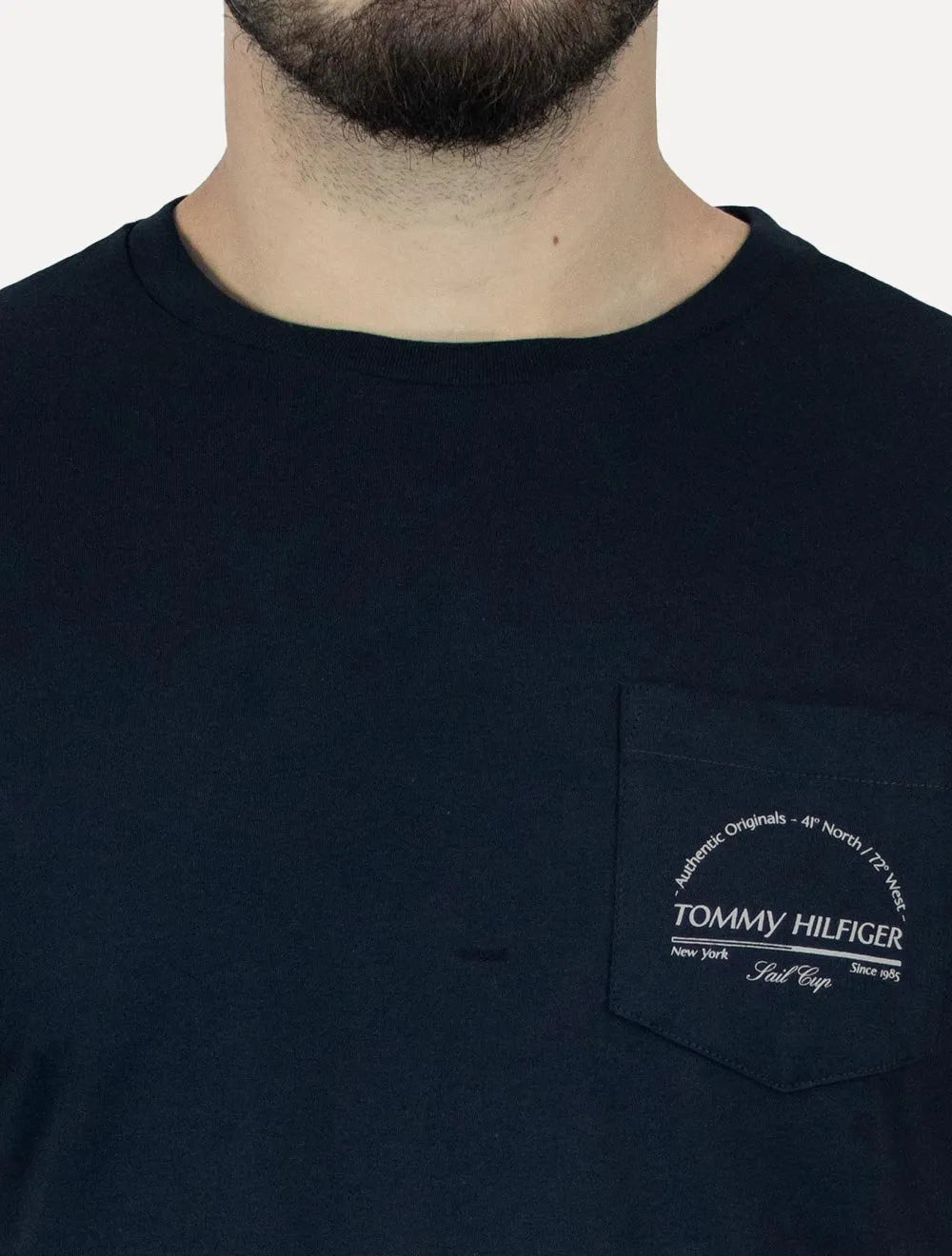Camiseta Tommy Hilfiger Masculina Arch Pocket Azul Marinho