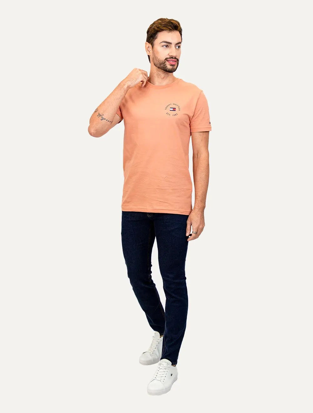 Camiseta Tommy Hilfiger Masculina Roundle Logo Chest Salmão