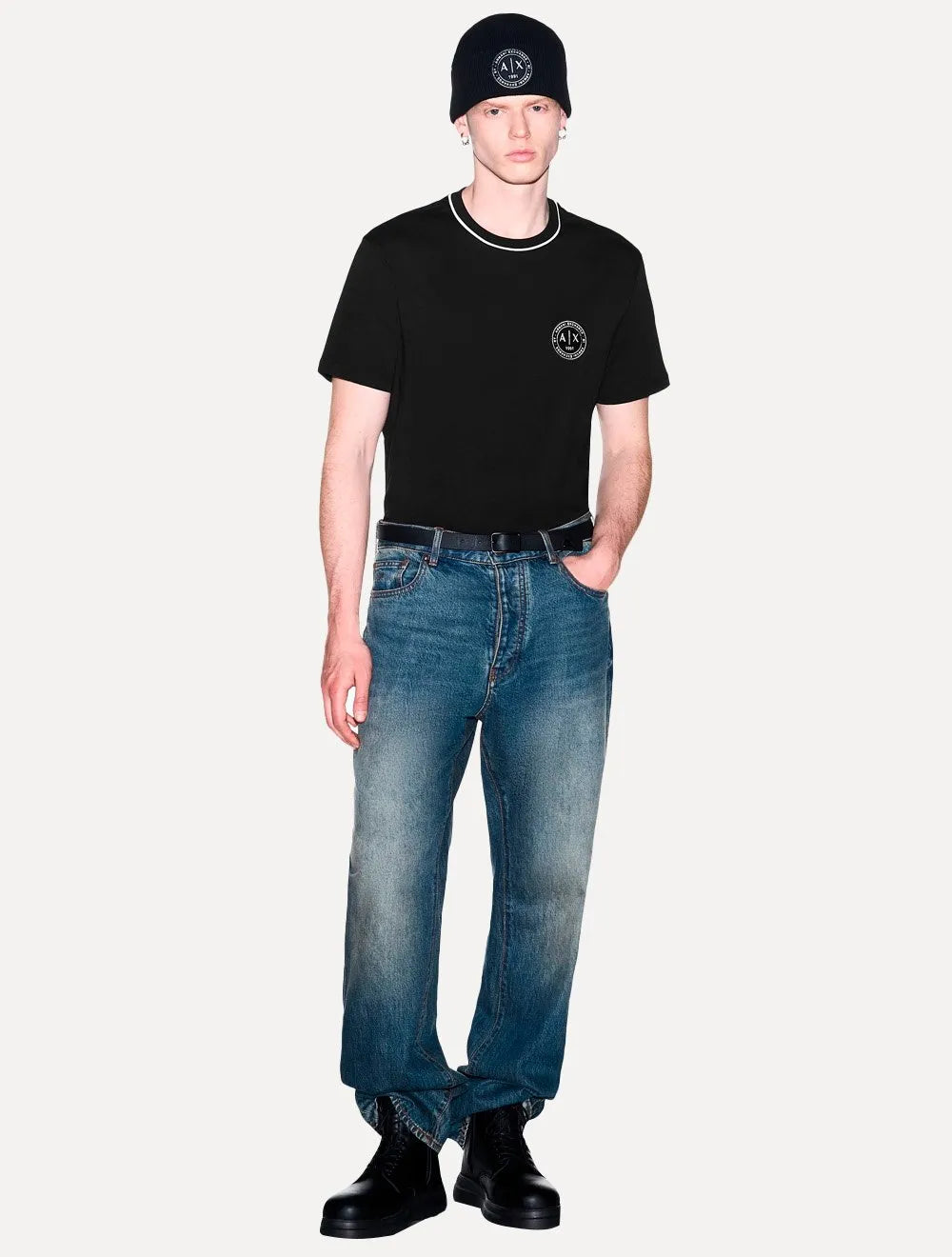 Camiseta Armani Exchange Masculina Regular Fit Patch Shield Logo Preta