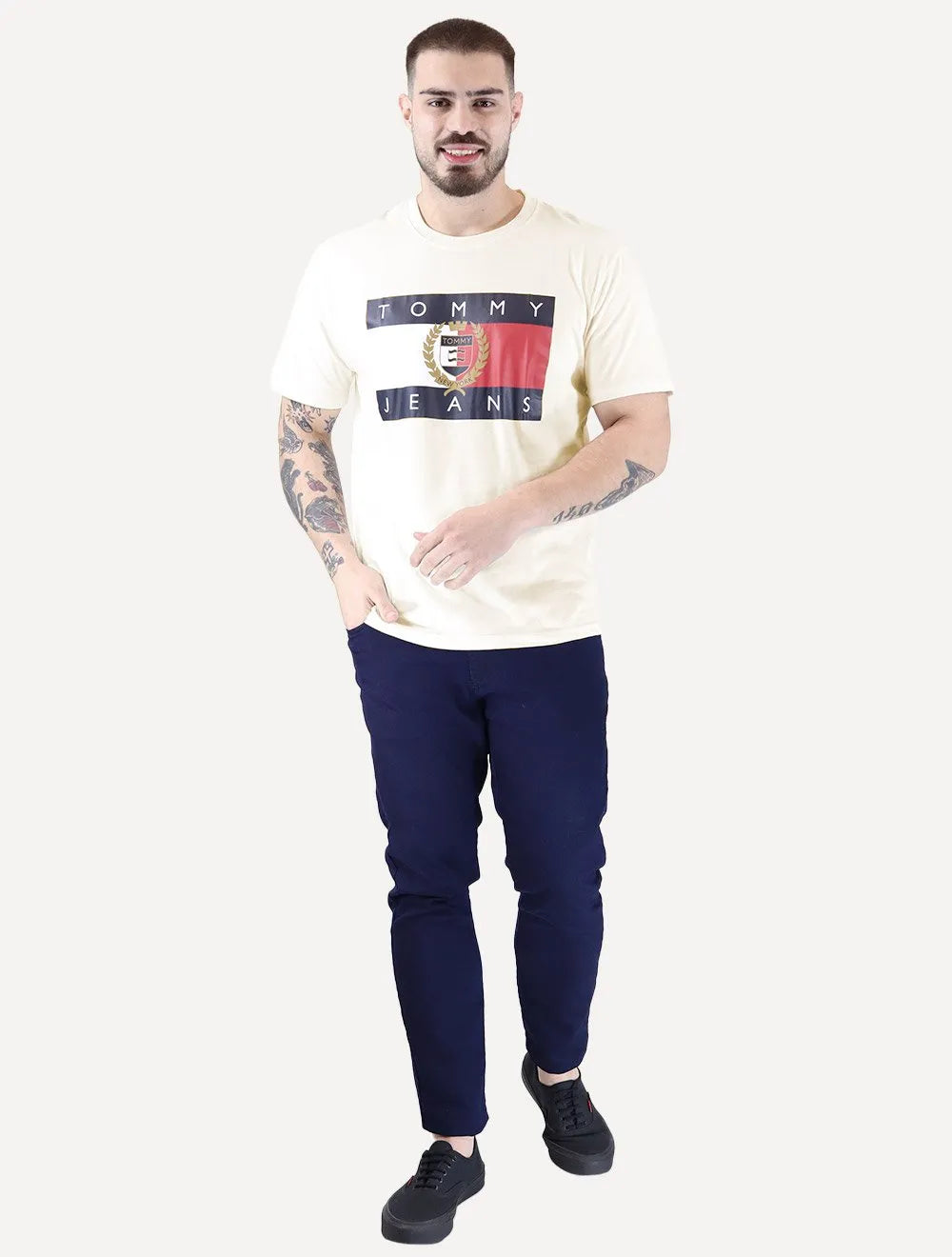 Camiseta Tommy Jeans Masculina Regular Crest Flag Off-White