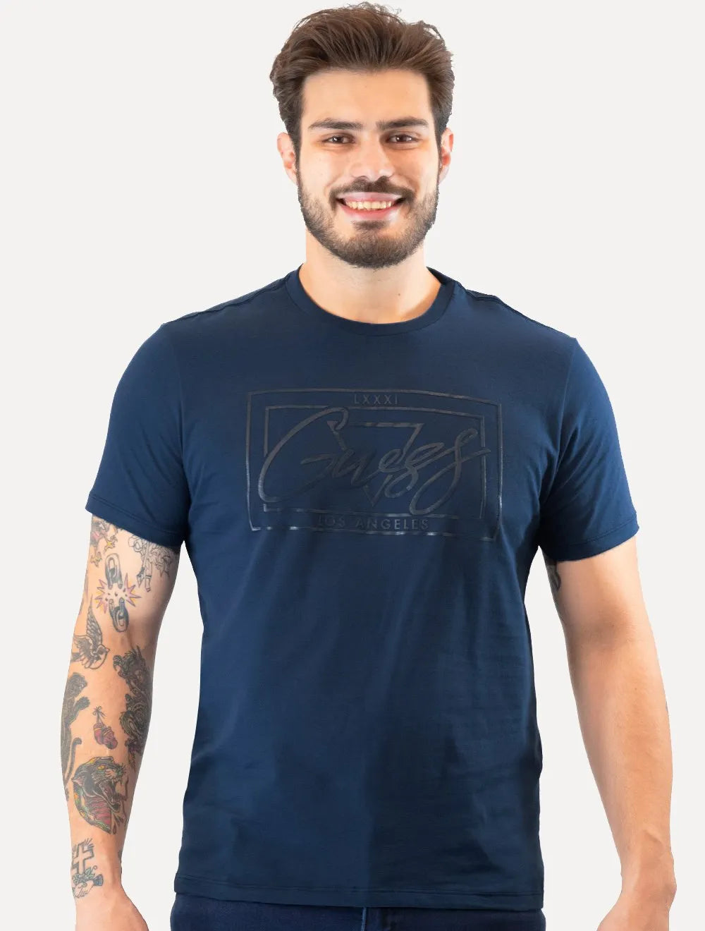 Camiseta Guess Masculina Los Angeles Cursive Relevo Azul Escuro