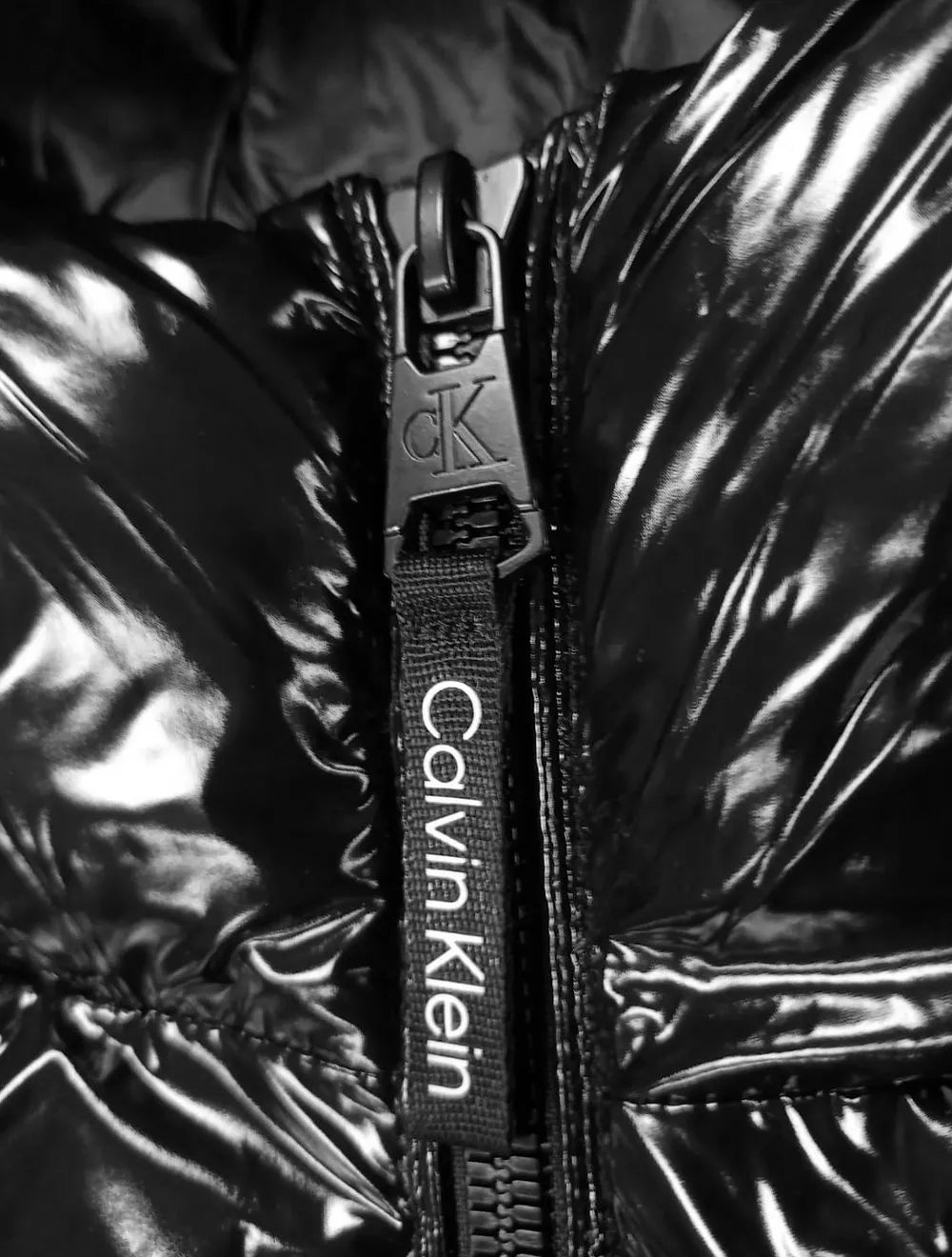 Jaqueta Calvin Klein Masculina Hoodie Matelassê Arm Logo Preta