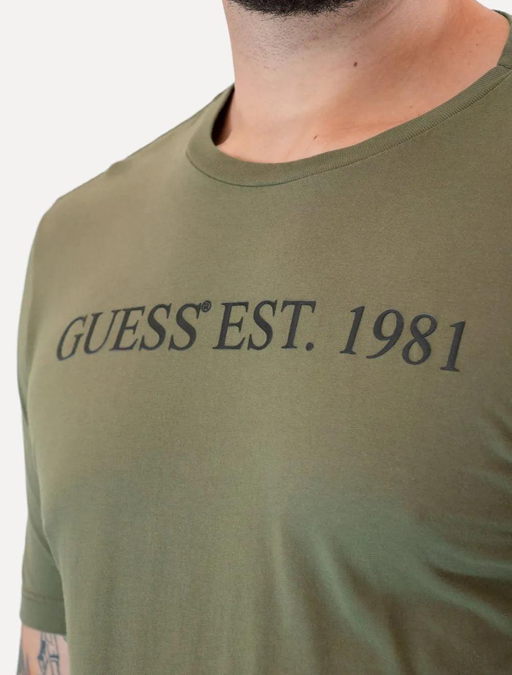 Camiseta Guess Masculina Est 1981 Relevo Verde Oliva