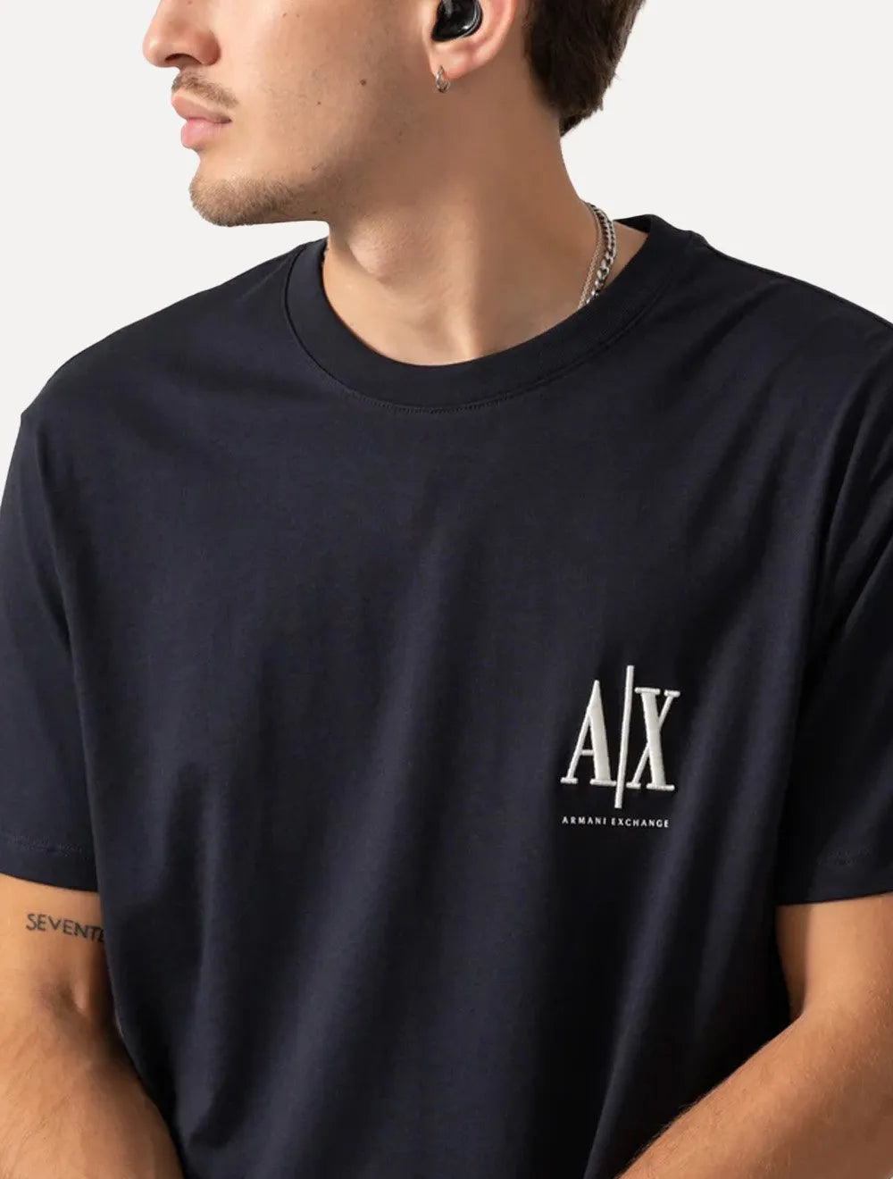 Camiseta Armani Exchange Masculina Embroidery AX Light Logo Azul Marinho