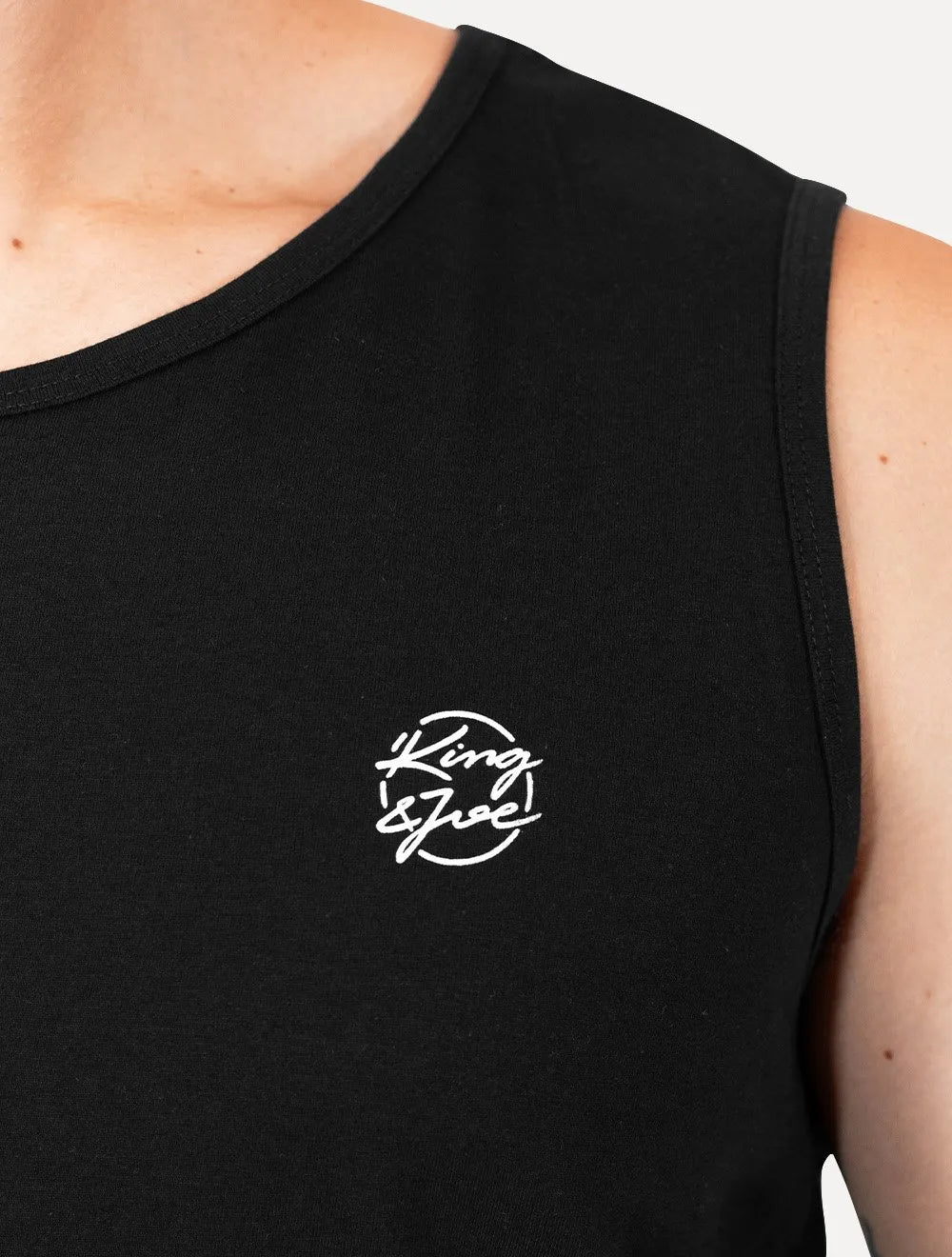 Regata King & Joe Masculina Logomania Circle Script Peito Preto