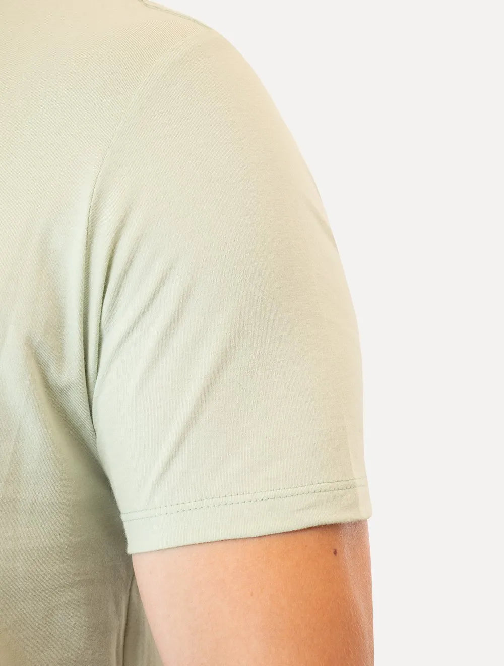 Camiseta Guess Masculina Los Angeles Cursive Relevo Verde Claro