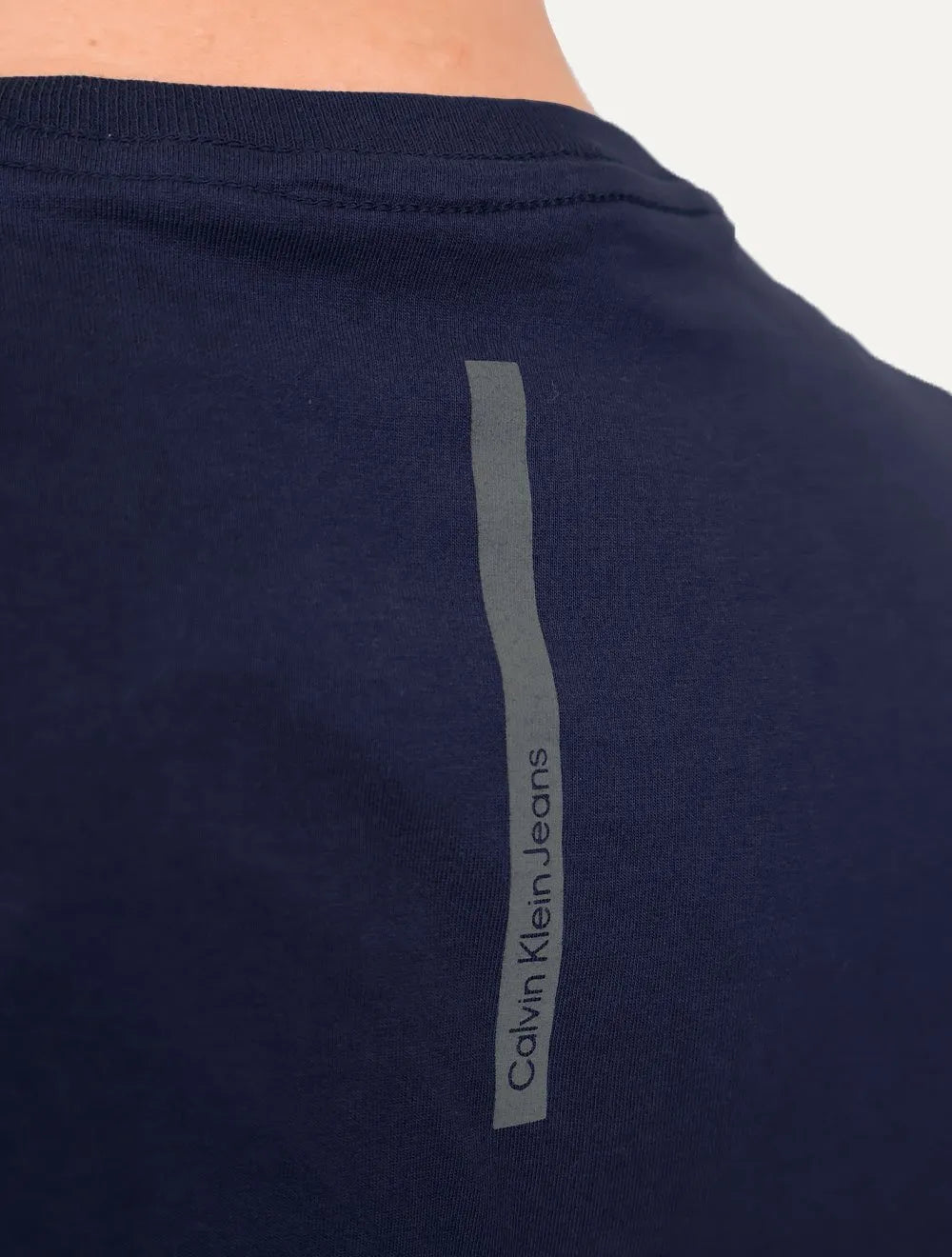 Camiseta Calvin Klein Jeans Masculina Issue Logo Light Block Azul Marinho