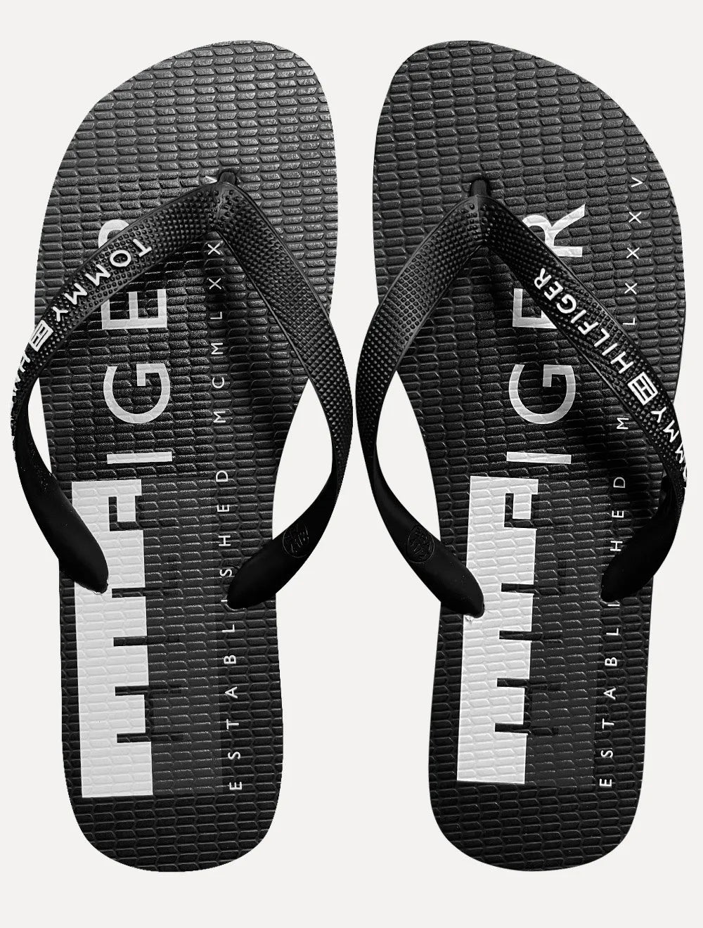 Chinelo Tommy Hilfiger Silk Flag Black & White Logo Beach Rubber Preto