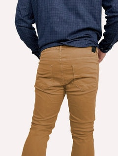 Calça King & Joe Sarja Masculina Slim Jogger Tinturada Marrom Claro