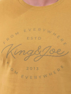Camiseta King & Joe Masculina Signature Circle Estd 2013 Marrom Médio