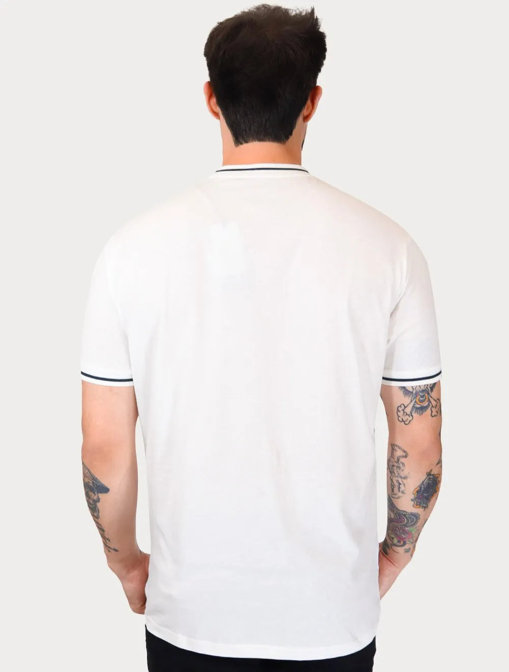 Camiseta Armani Exchange Masculina Regular Fit  Marca Gola Off-White