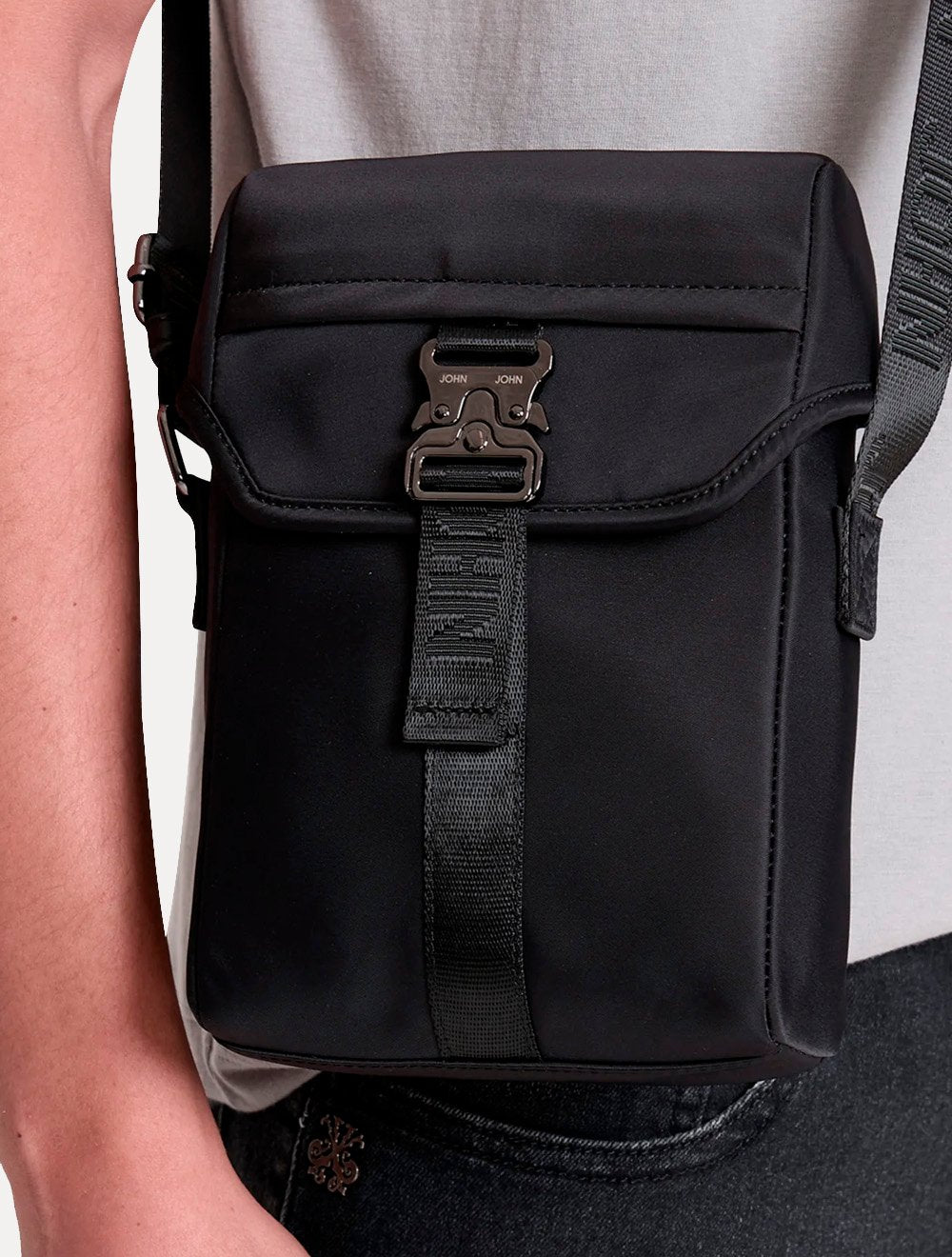 Bolsa John John Masculina Crossbody Nate Black
