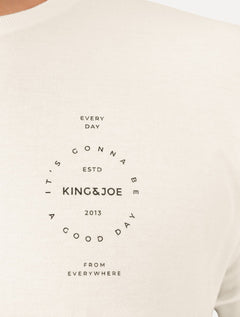Camiseta King & Joe Masculina Good Day Logo Peito Off White