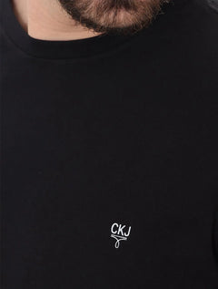 Kit Camisetas Calvin Klein Jeans | Omega Logo Preta/Branca