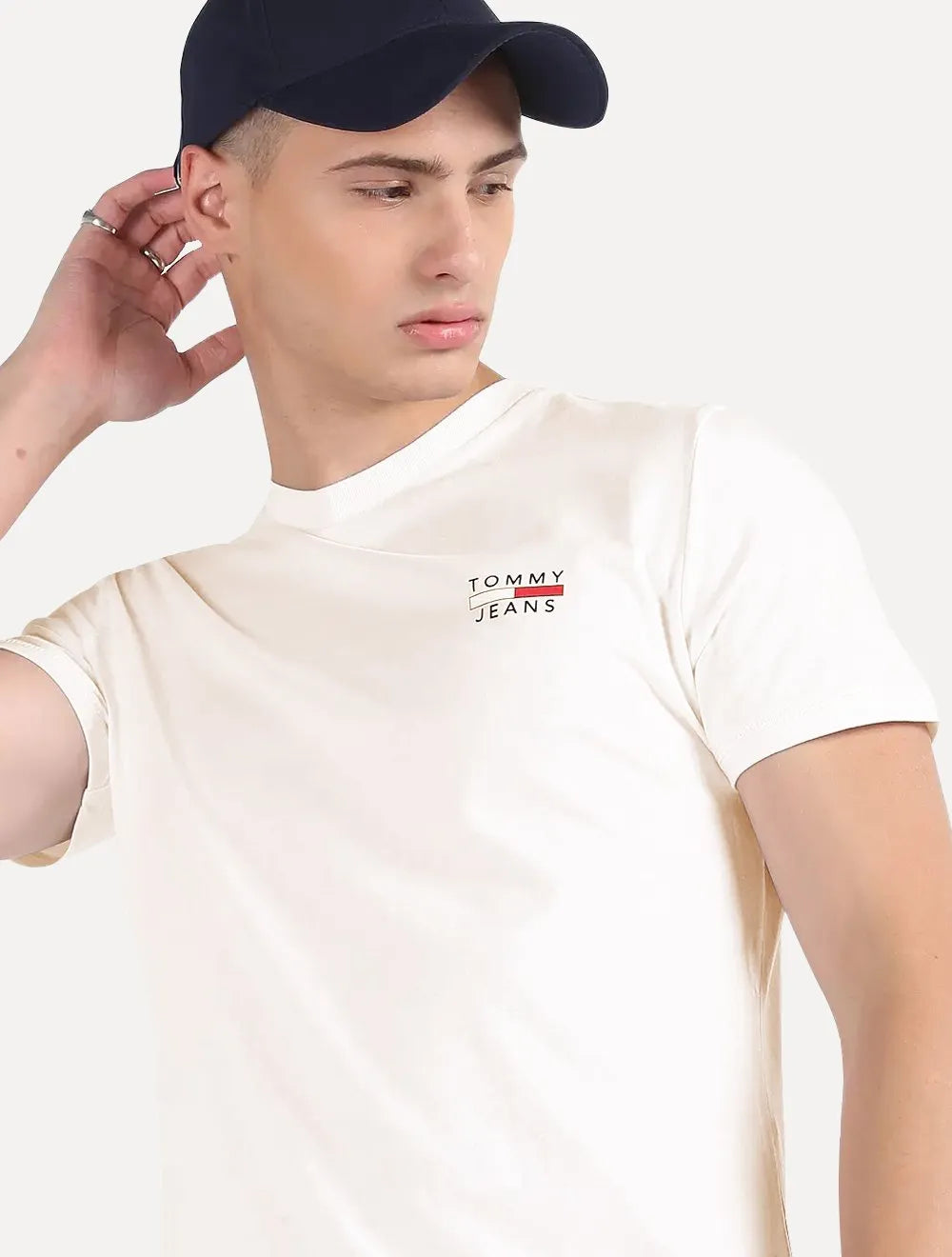 Camiseta Tommy Jeans Masculina Chest Logo Tee Off-White