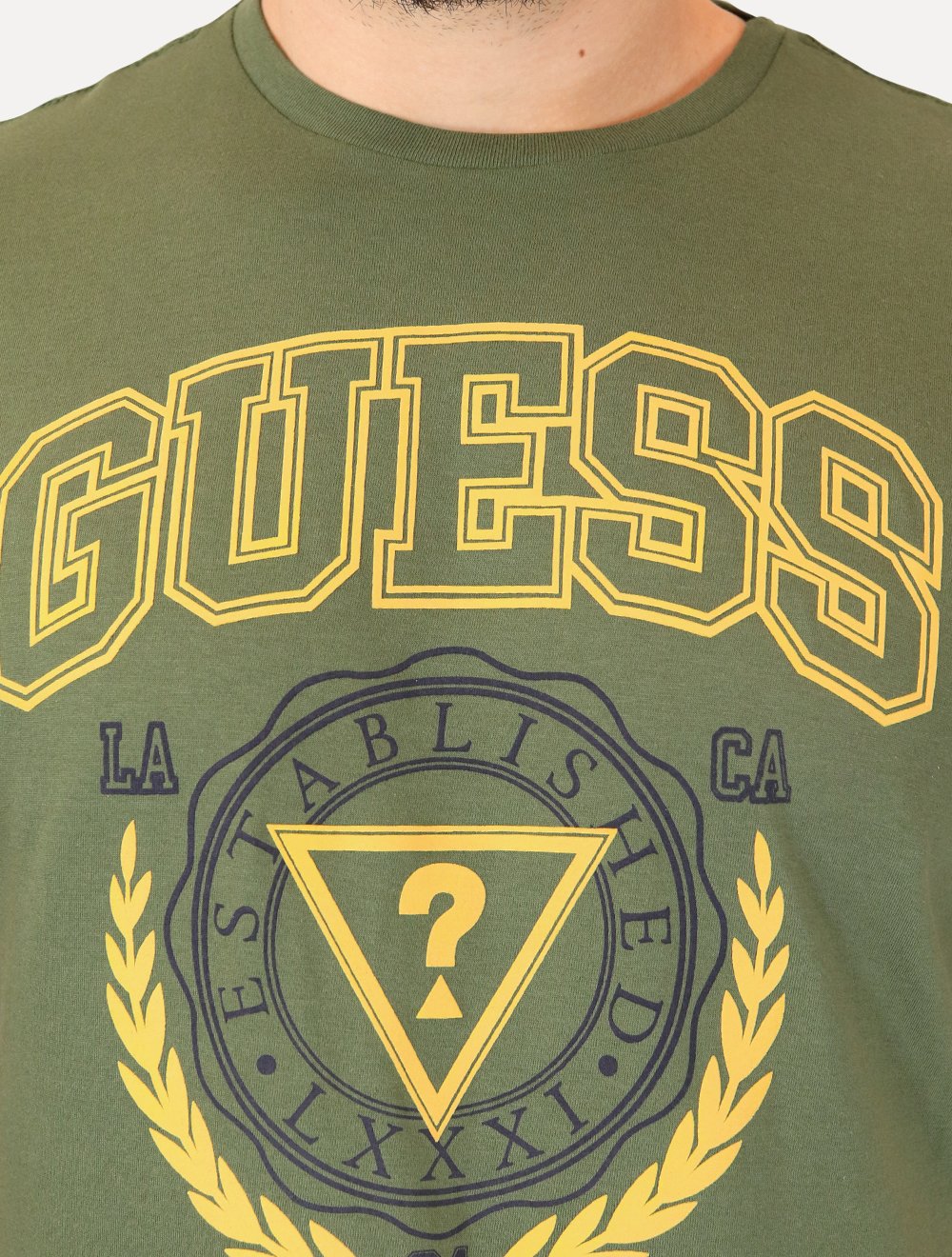 Camiseta Guess Masculina Silk Arc Laurel Verde Militar