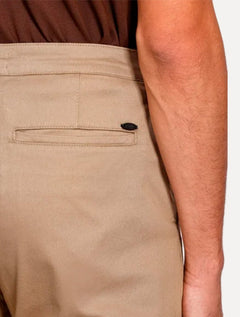 Calça Aramis Masculina Chino Sarja Classica Button Areia