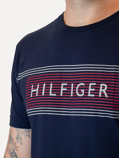 Camiseta Tommy Hilfiger Brand Love Chest Tee Azul Marinho