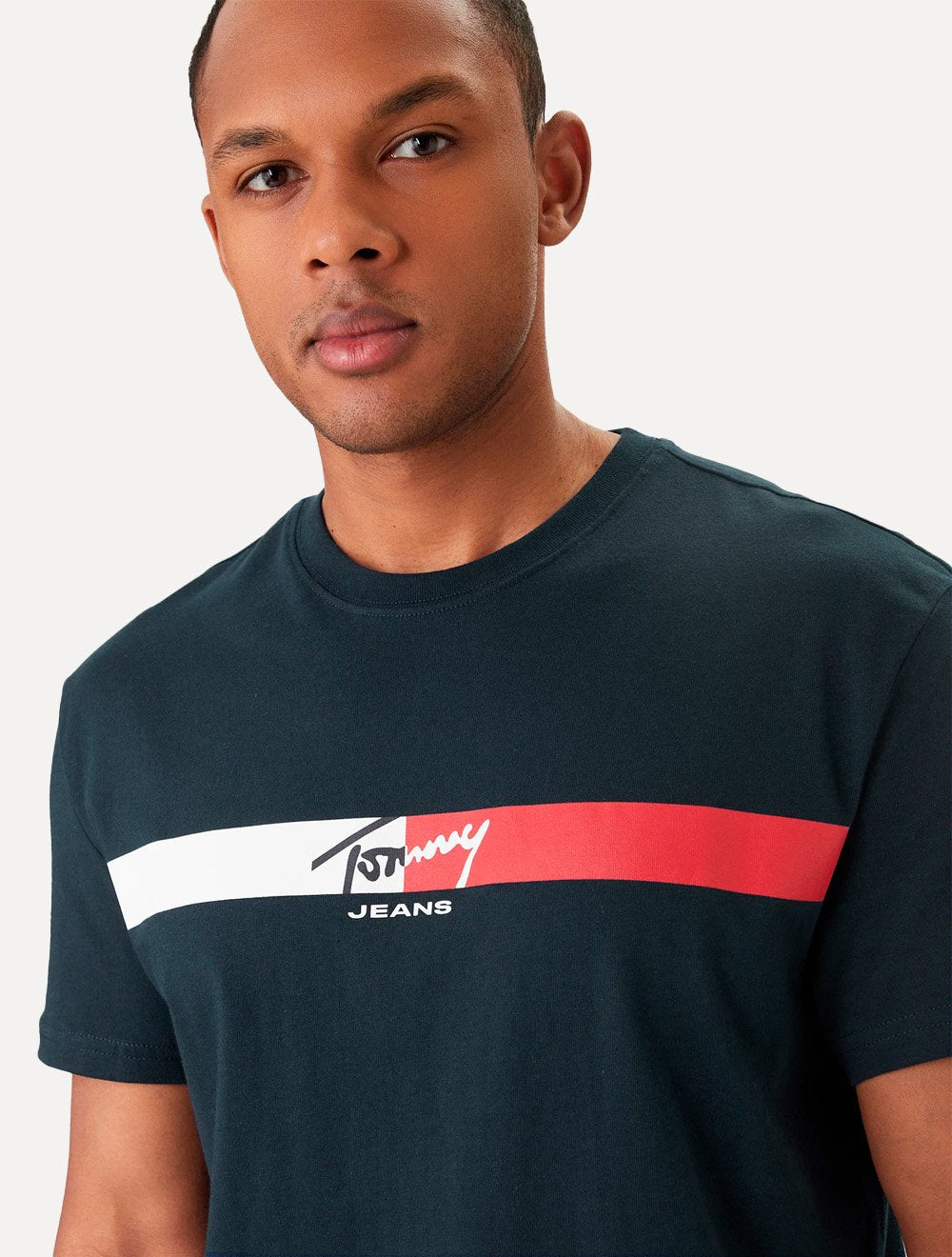 Camiseta Tommy Jeans Masculina Regular Signature Stripe Azul Marinho