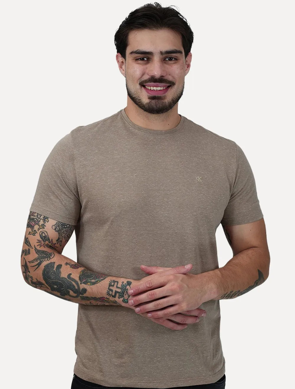 Camiseta Calvin Klein Jeans Masculina Botonê Cáqui
