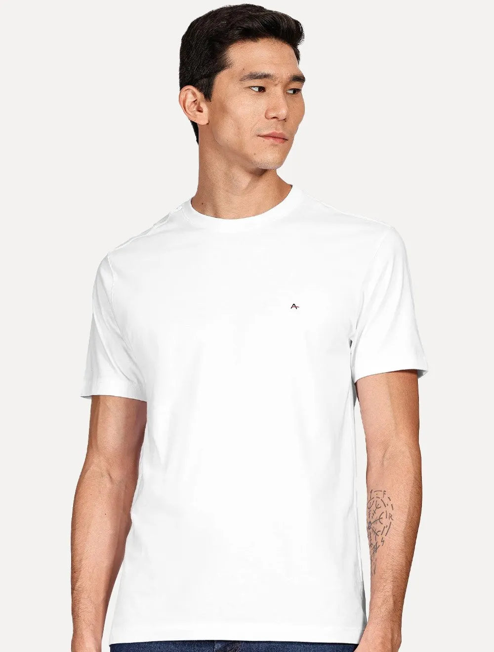 Camiseta Aramis | Basic Lisa Dark Logo Branca