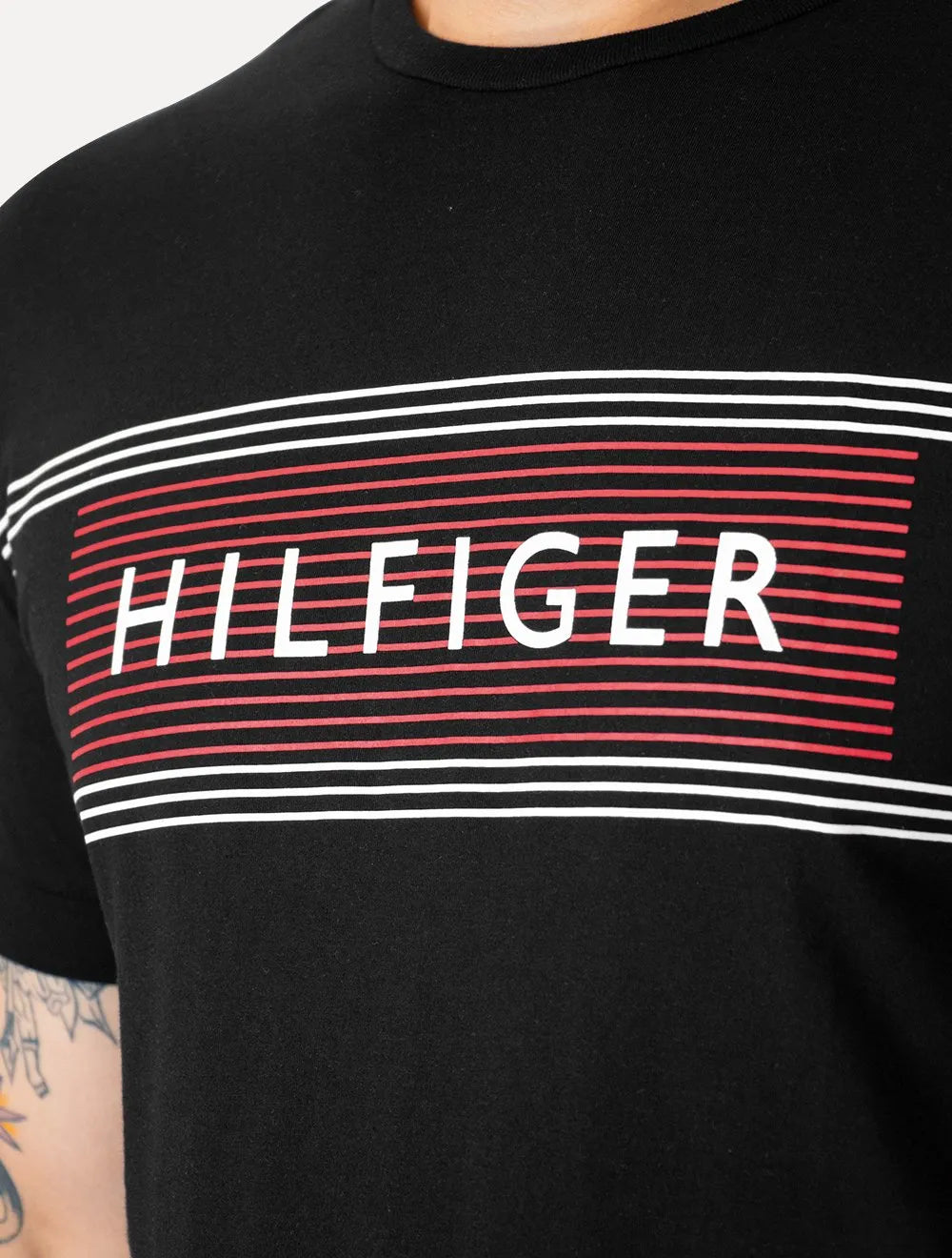 Camiseta Tommy Hilfiger Masculina Brand Love Chest Tee Preta