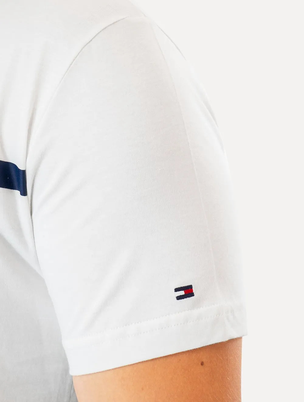 Camiseta Tommy Hilfiger Masculina Chest Bar Graphic Branca