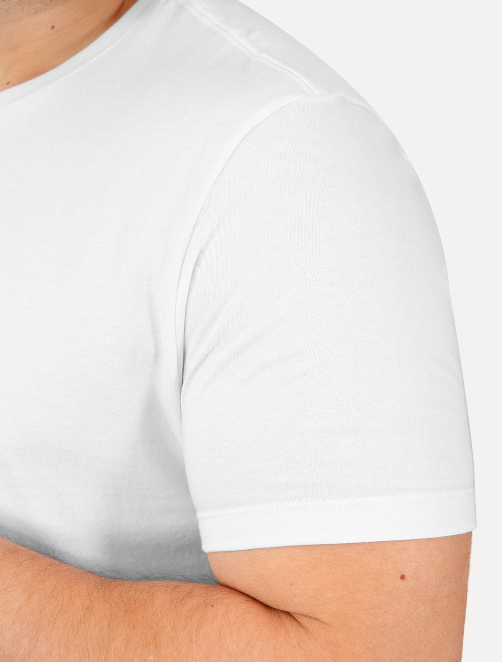 Camiseta Guess Masculina Logo Centro Bordado Branca
