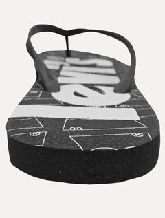 Chinelo Levis Poster Logo Preto