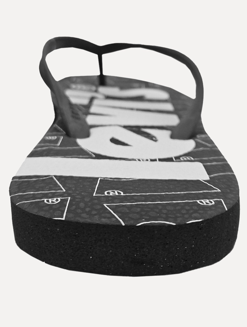 Chinelo Levis Poster Logo Preto