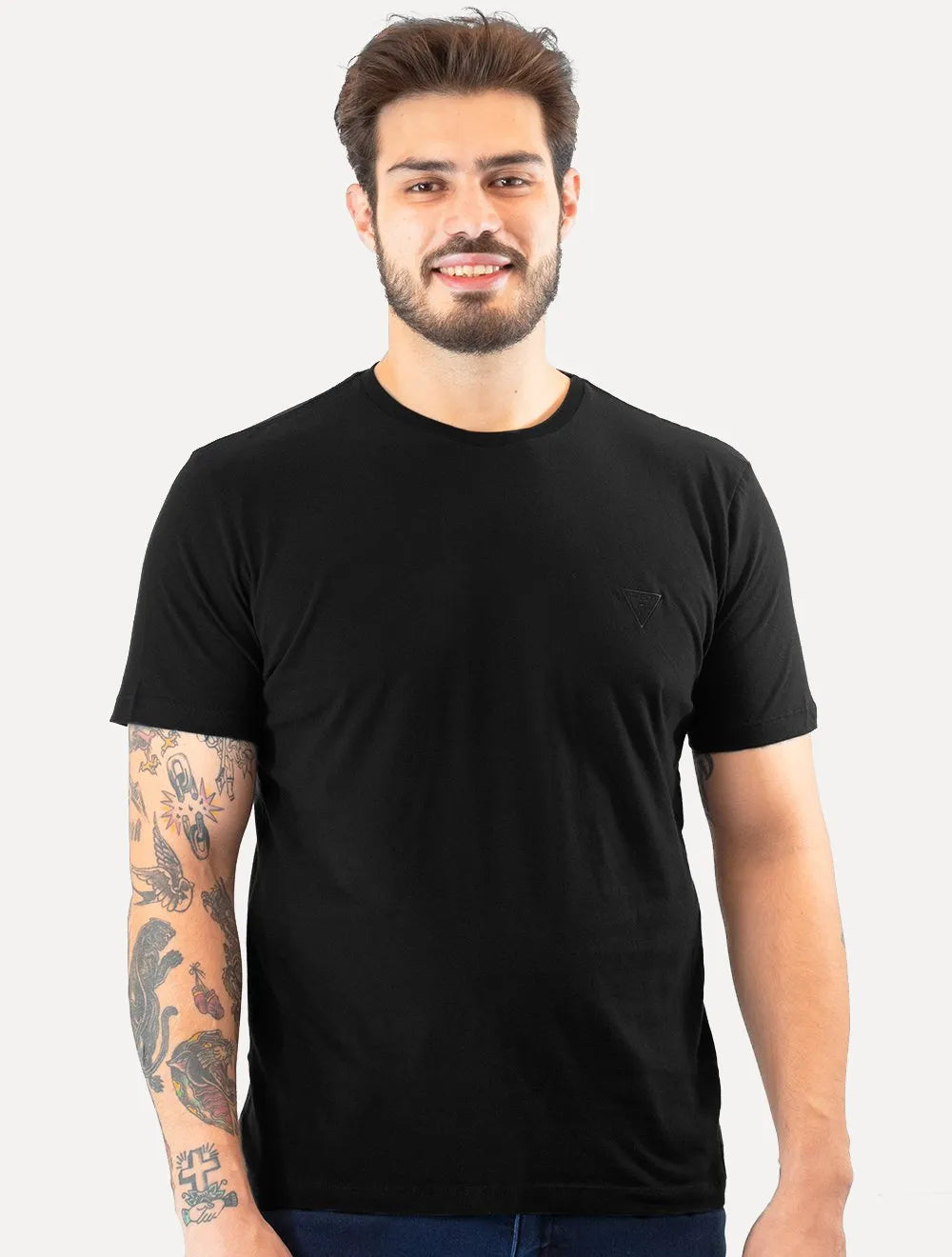 Kit Camisetas Guess | Masculina Bordado Peito Preta/Branca