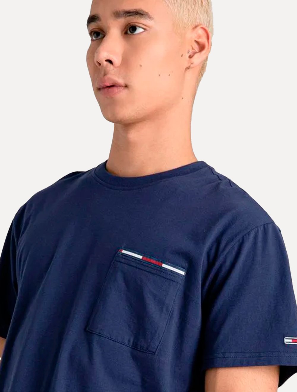 Camiseta Tommy Jeans Masculina Essential Flag Pocket Azul Marinho