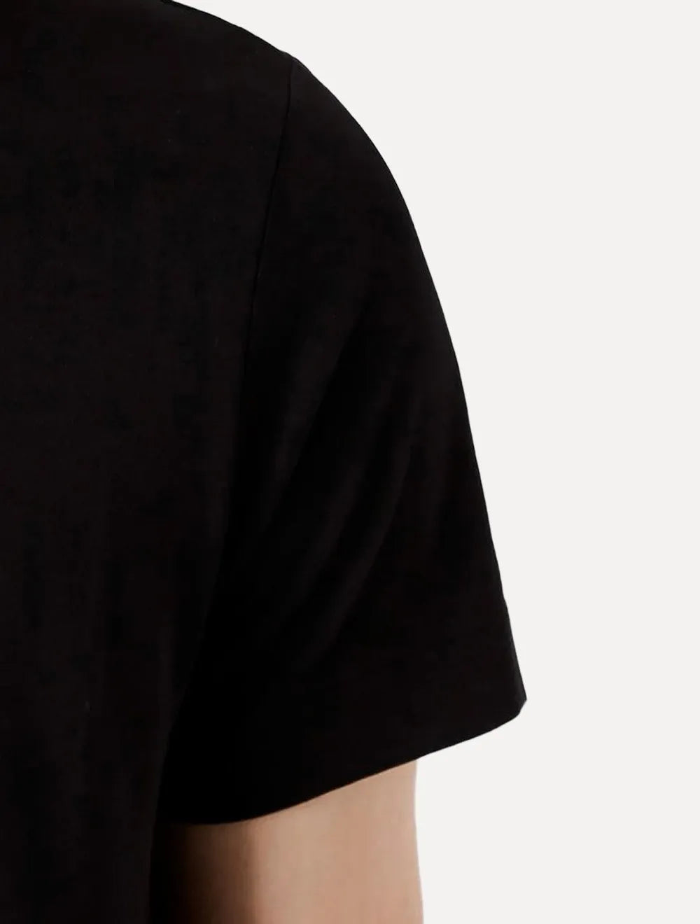 Camiseta Emporio Armani Masculina Essential Minimalist Micro Patch Preto