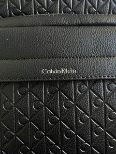 Mochila Calvin Klein Monograma CK Relevo Preta