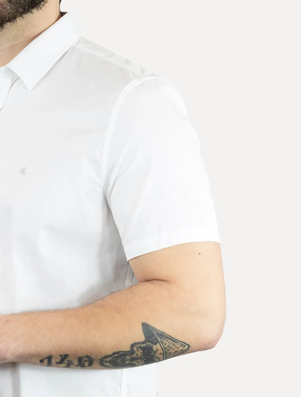 Camisa Calvin Klein Jeans Masculina Manga Curta Básica Logo Peito Branca