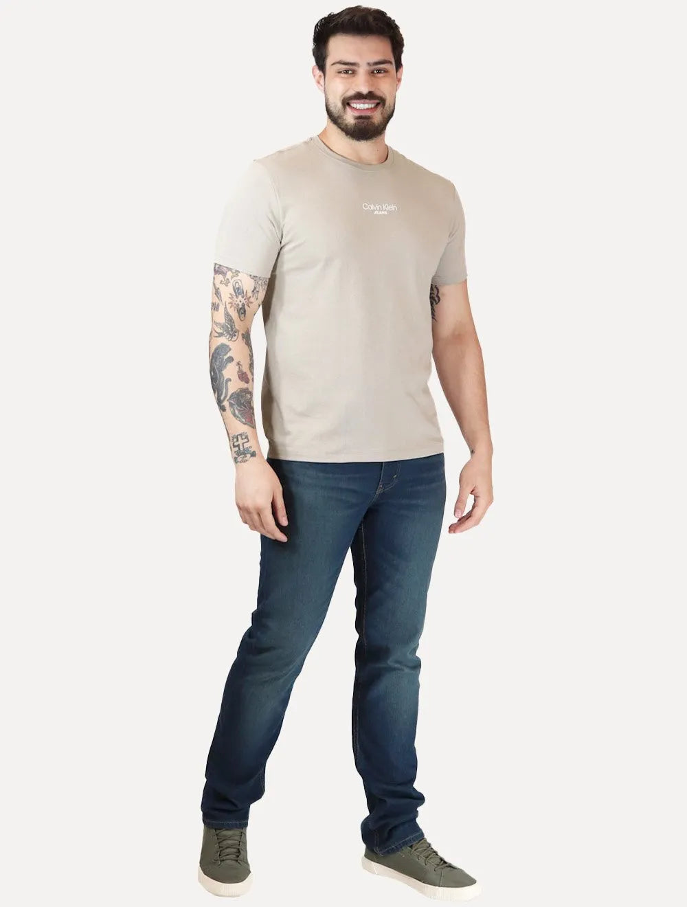 Camiseta Calvin Klein Jeans Masculina Frontal Logo Rubber Relevo Cáqui Claro