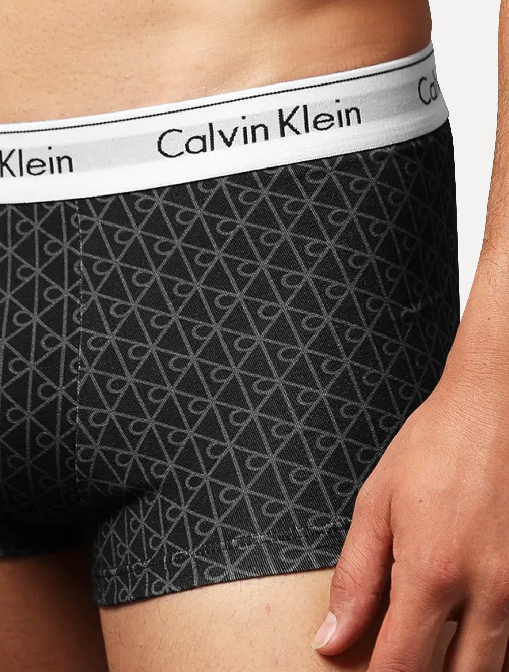 Cueca Calvin Klein Low Rise Trunk Modern Full Logo CK Preta