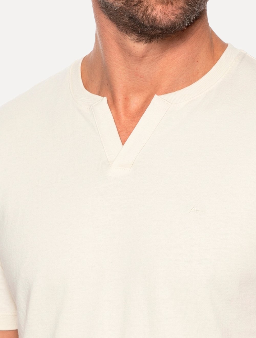 Camiseta Aramis Masculina Regular Gola Detalhe Decote Off White