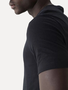 Camiseta Aramis Masculina Estampa Assinatura Peito Preta