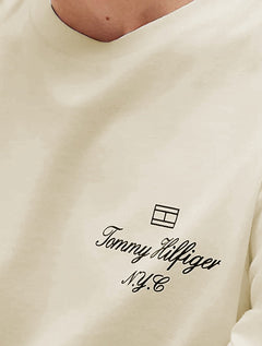 Camiseta Tommy Hilfiger Masculina Outline Flag Script  Areia