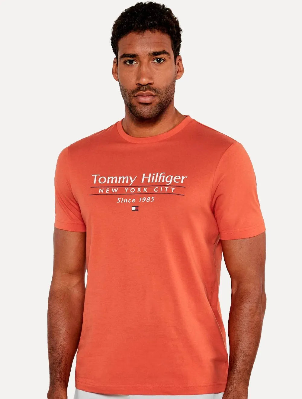 Camiseta Tommy Hilfiger Masculina Center Stack Laranja