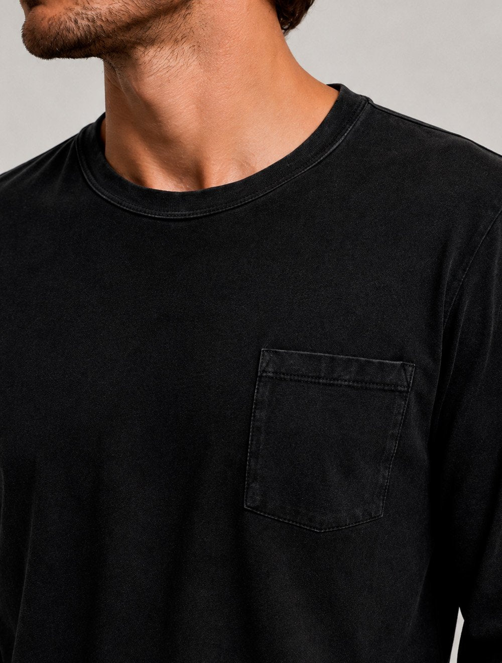Camiseta Calvin Klein Jeans Masculina Manga Longa Pocket Preta