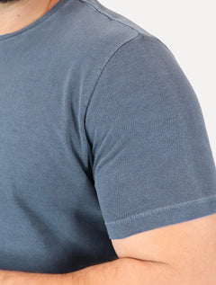 Camiseta Guess Masculina Rubber Est.1981 Stoned Azul Escuro