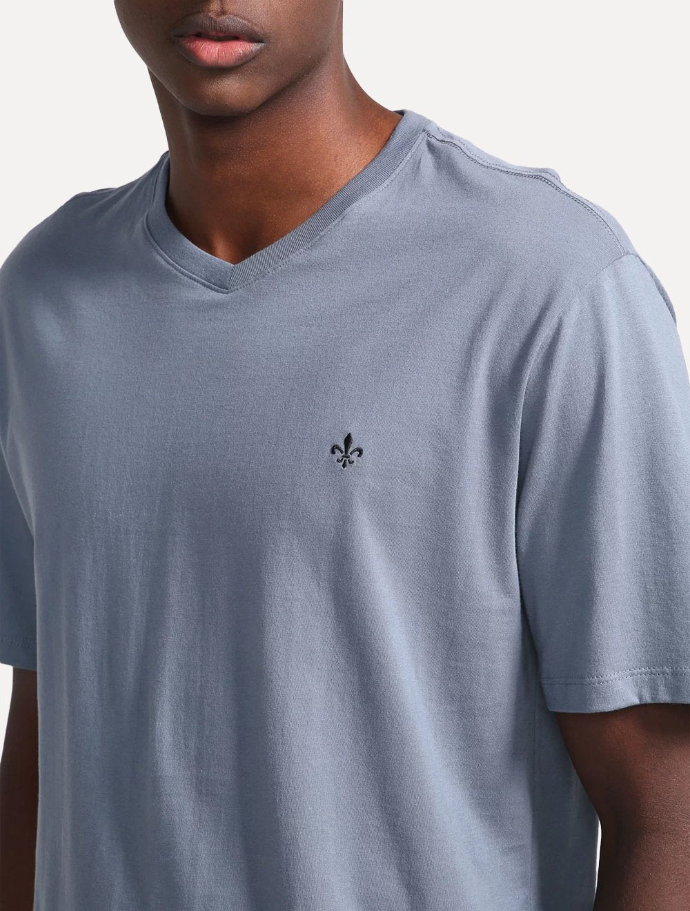 Camiseta Dudalina Masculina V-Neck Essentials Black Icon Cinza Médio