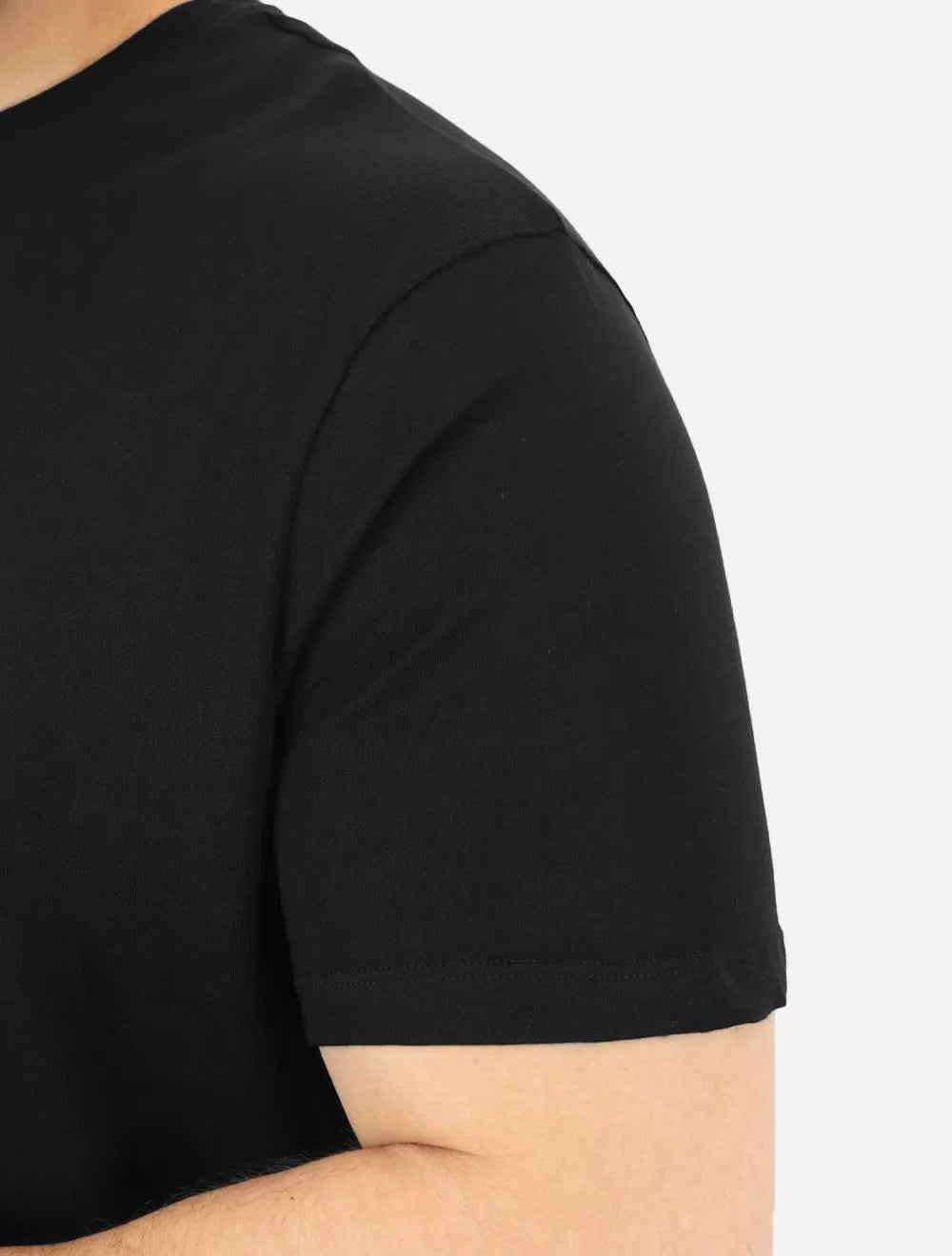 Camiseta Armani Exchange Masculina Regular Mono Logo Relevo Preta