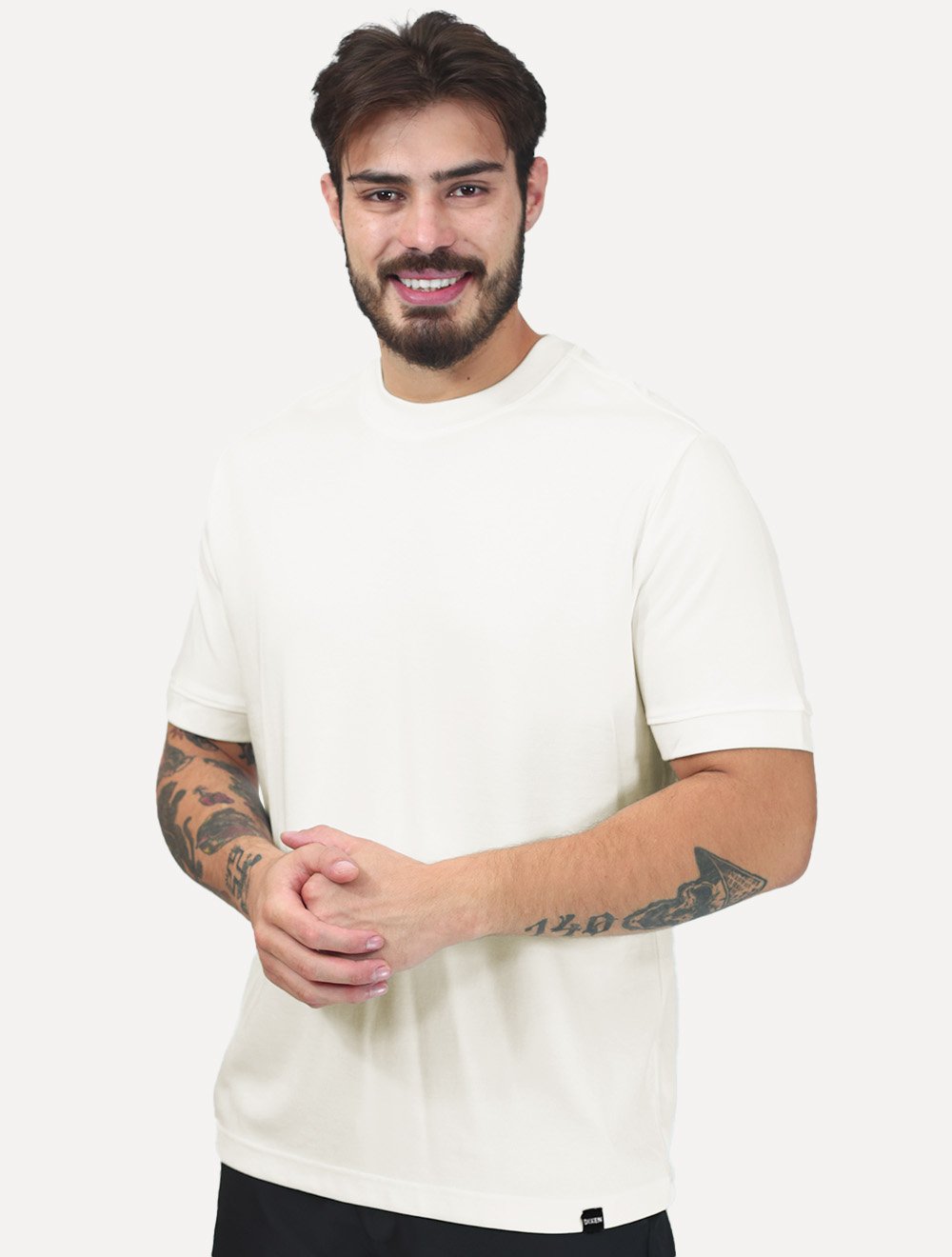 Camiseta Dixen Over Recorte Estruturado na Manga Off-White