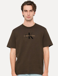 Camiseta Calvin Klein Jeans Masculina New Re Issue Frontal Logo Marrom Escuro
