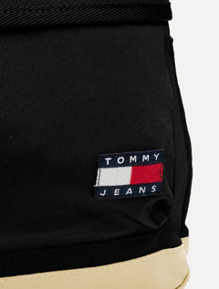 Mochila Tommy Jeans Essential Daily Daily Dome Preto