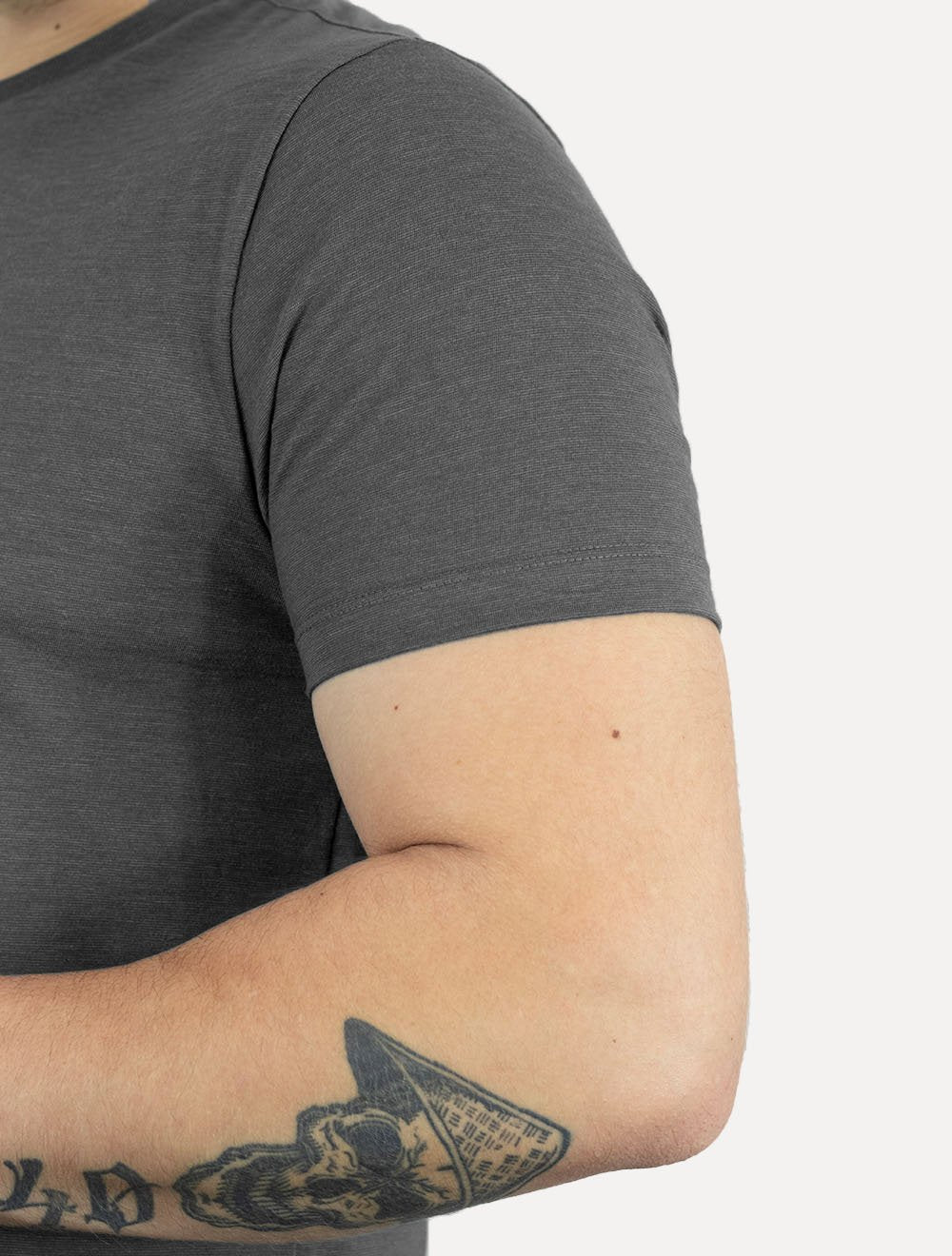 Camiseta Calvin Klein Masculina CK Bordado Peito Chumbo
